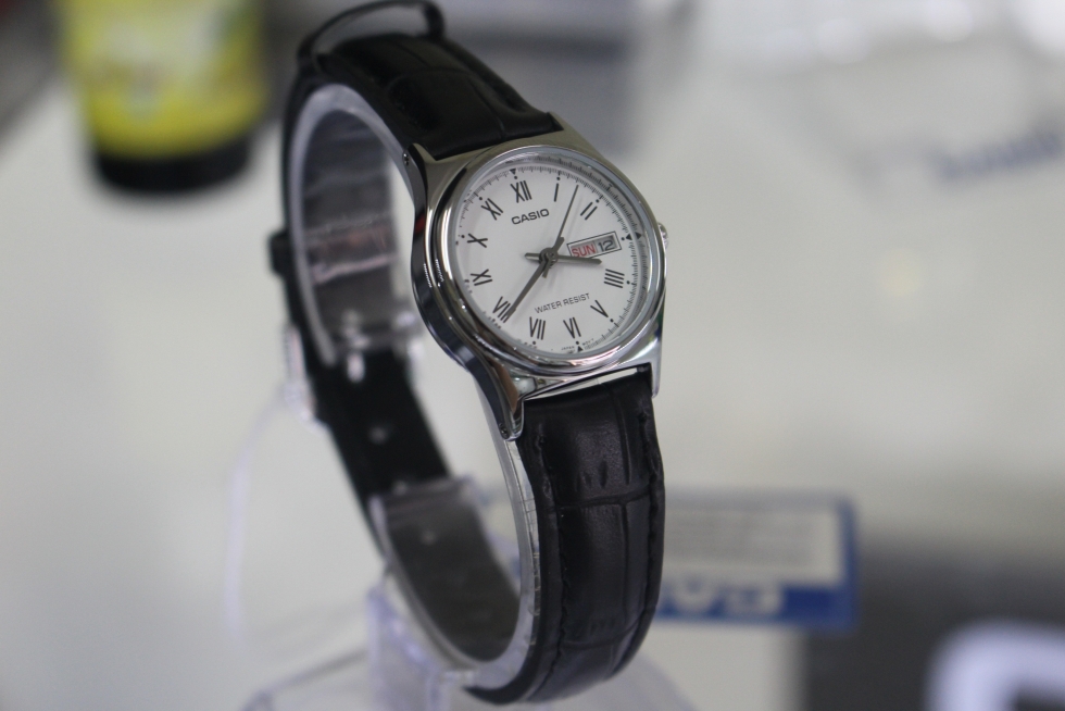 Góc nghiêng đồng hồ nữ Casio LTP-V006L-7BUDF